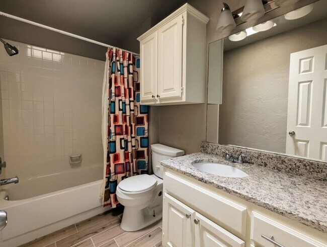 Building Photo - Well-Maintained 3 Bed Home in Edmond | Pet Friendly + Fenced Yard