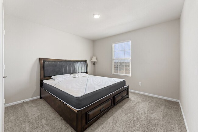 Building Photo - 7118 Adenium Rd