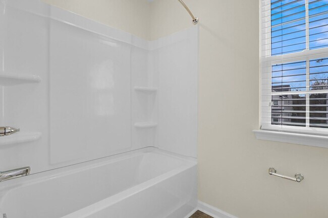 Building Photo - Modern Comfort & Easy Living in Ladson