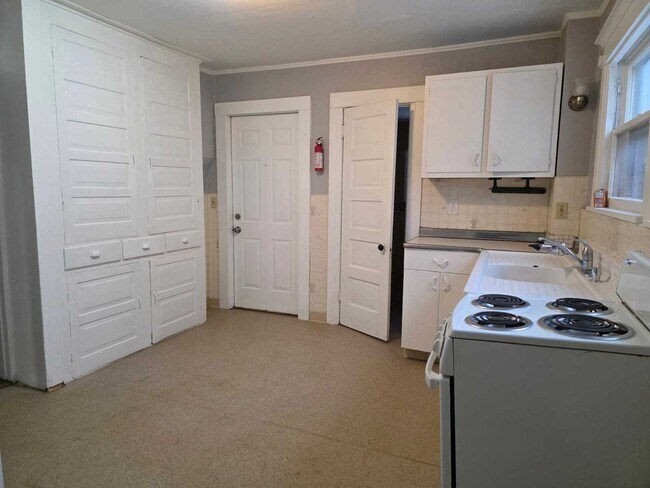 Building Photo - 1332 Poplar Pl