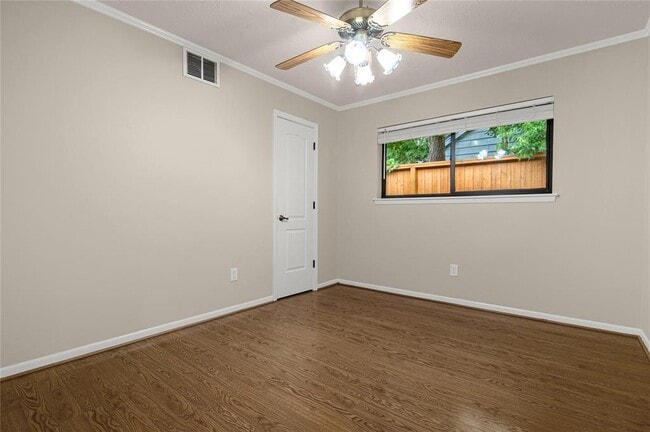 Building Photo - 319 Forest Lake Dr
