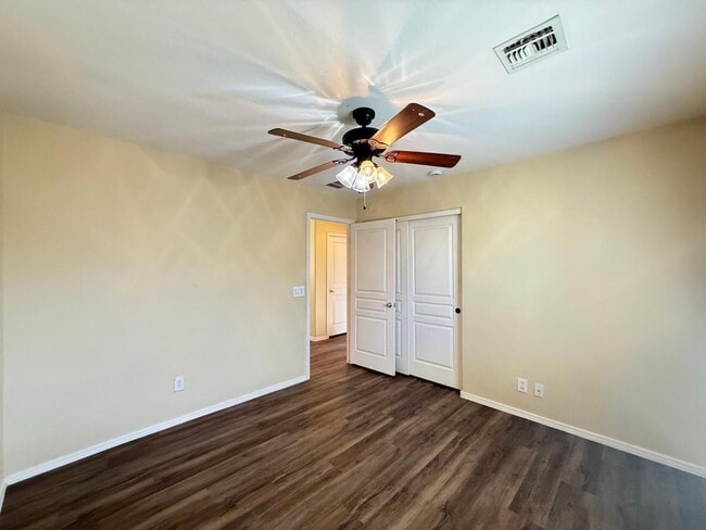 Building Photo - 1727 E Joseph Way