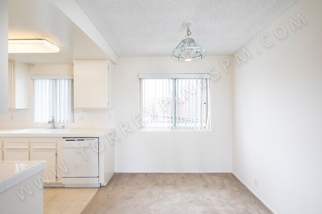 Building Photo - *OPEN HOUSE: 5/4 10-11AM* La Jolla 2 Br wi...