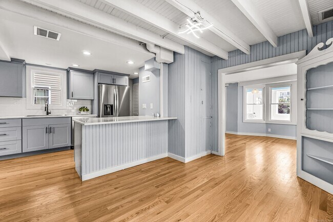 Building Photo - 155 Broadway