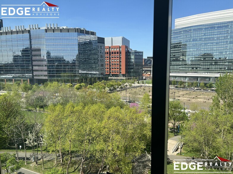 Building Photo - 2 Earhart St