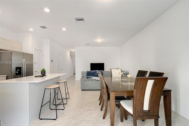 Building Photo - 834 SW 11th Ter