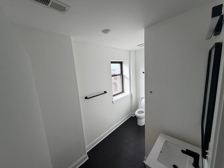 Building Photo - 4126 Parkside Ave