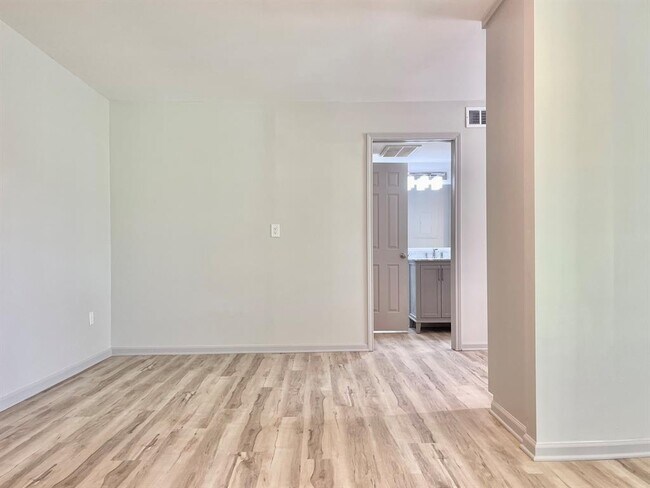 Building Photo - 1311 Antoine Dr