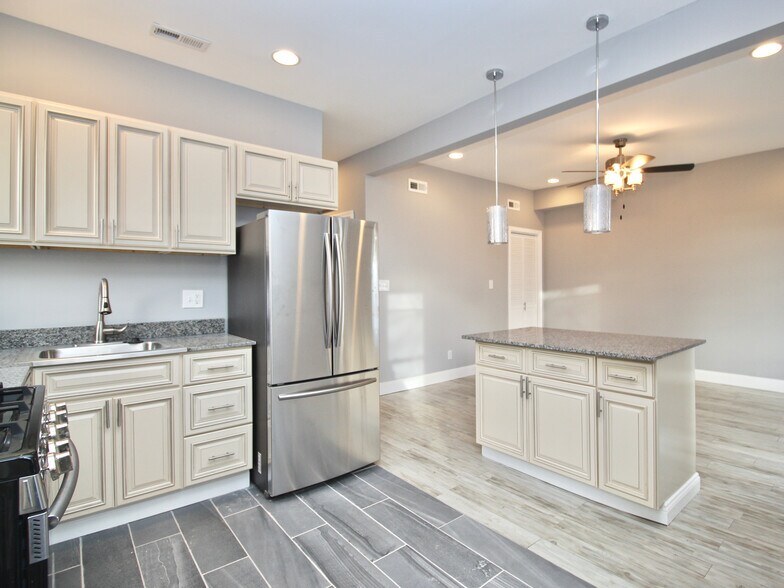 Building Photo - 3526 Vista Ave