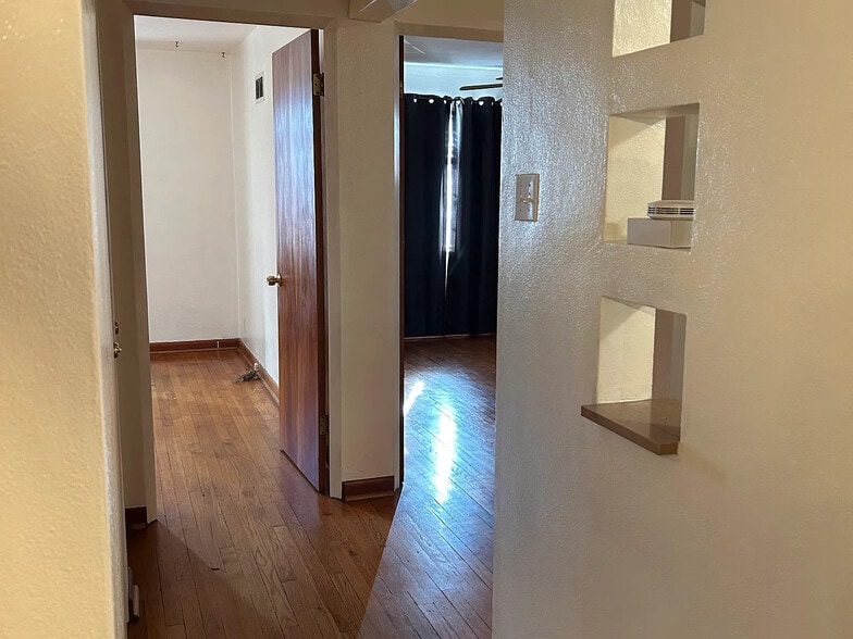 Building Photo - 4914 Lansdowne Ave