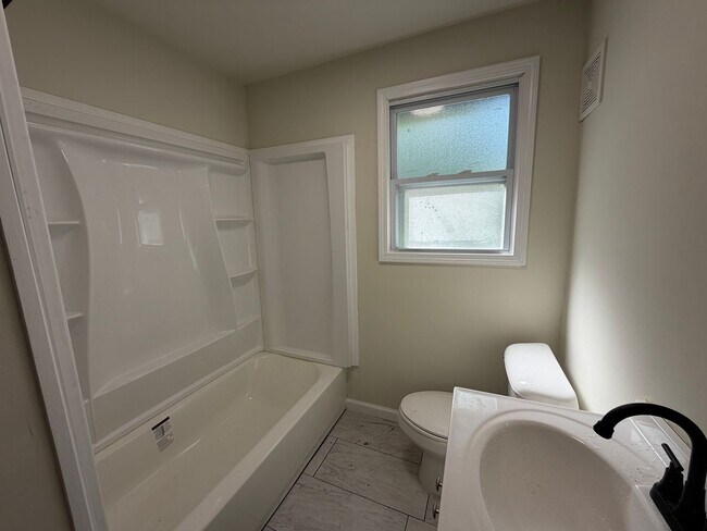 Building Photo - 13091 Lakeridge Dr