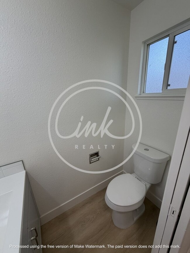 Building Photo - Newly Renovated 3 Bedroom Townhome