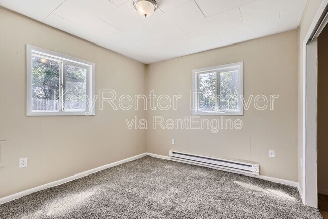 Building Photo - 991 Vaughn St