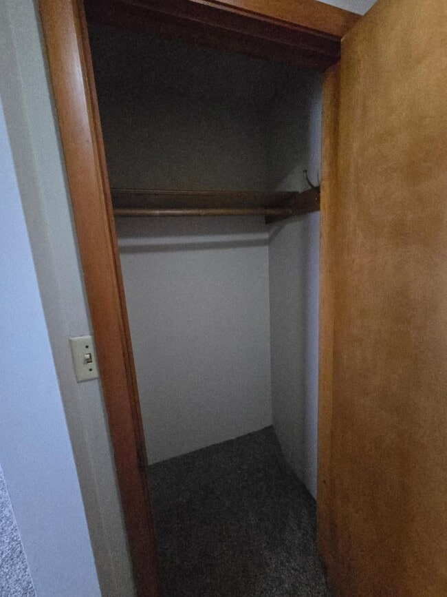 Building Photo - 210 Hendricks St