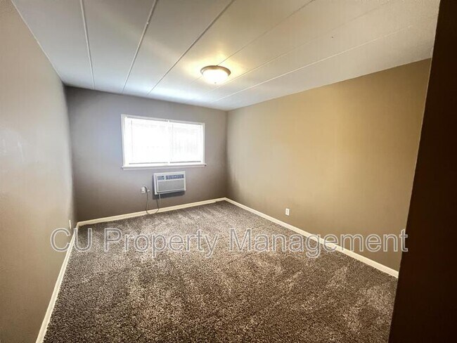 Building Photo - 713 W Church St