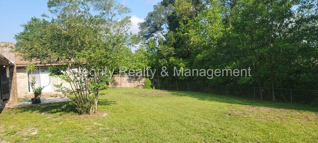 Building Photo - 230 Foxridge Rd