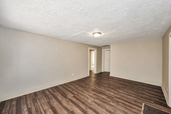 Building Photo - Spacious 4-Bedroom Beauty in Sylacauga – Huge Deck, Carport & Tons of Charm!