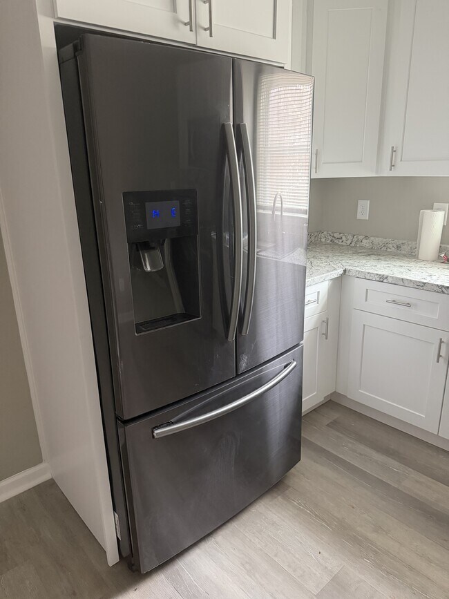 Building Photo - 524 Newcastle Rd