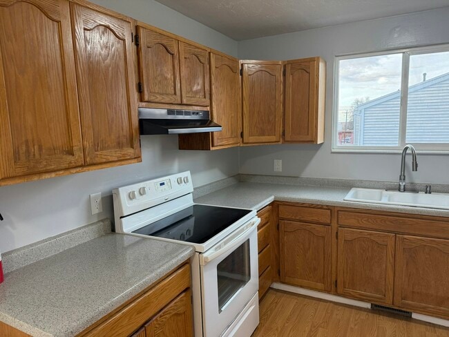 Building Photo - 3556 S 8150 W