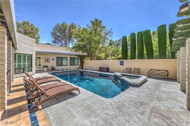 Building Photo - 2701 Alta Dr