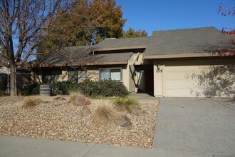 Building Photo - 105 Almond Dr