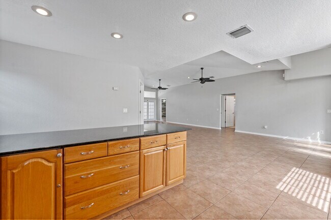 Building Photo - 6515 34th Ave N