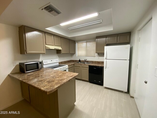 Building Photo - 416 W Pebble Beach Dr