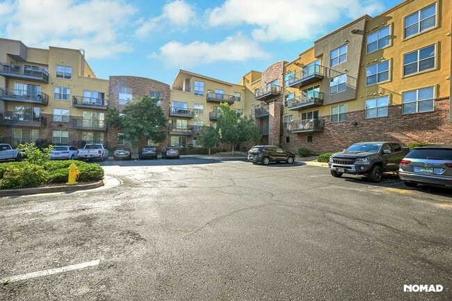 Building Photo - Charming 1.5BR Condo in Englewood