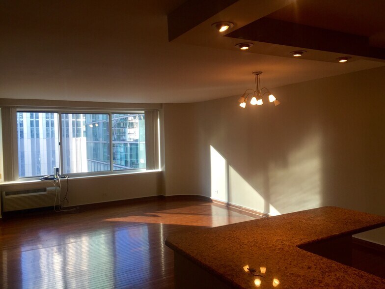 Building Photo - 211 E Ohio St