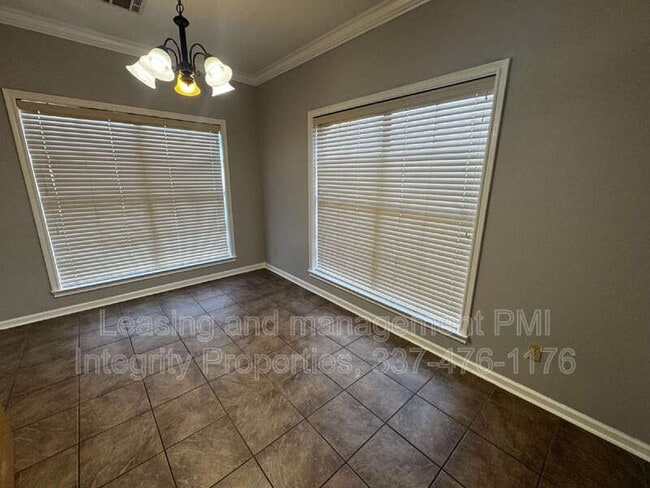 Building Photo - 201 Pavilion St