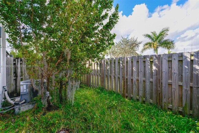 Building Photo - 20814 NE 5th Ct