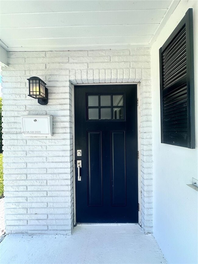 Building Photo - 407 Riverside Dr