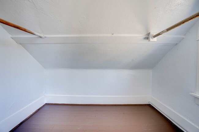 Building Photo - 3221210