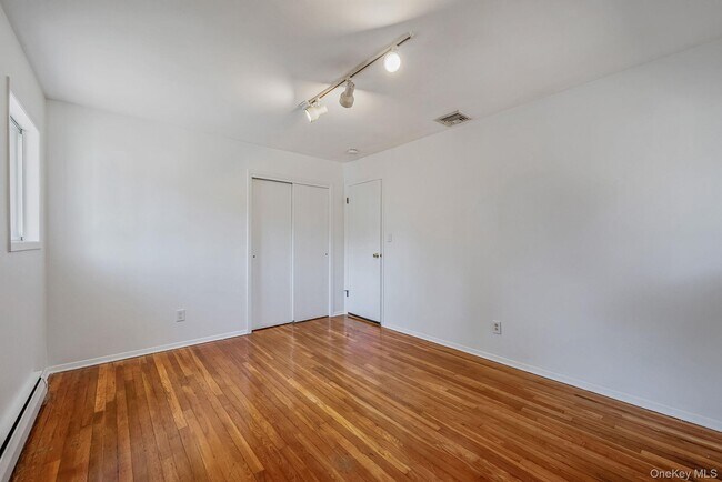 Building Photo - 23 Princeton Dr