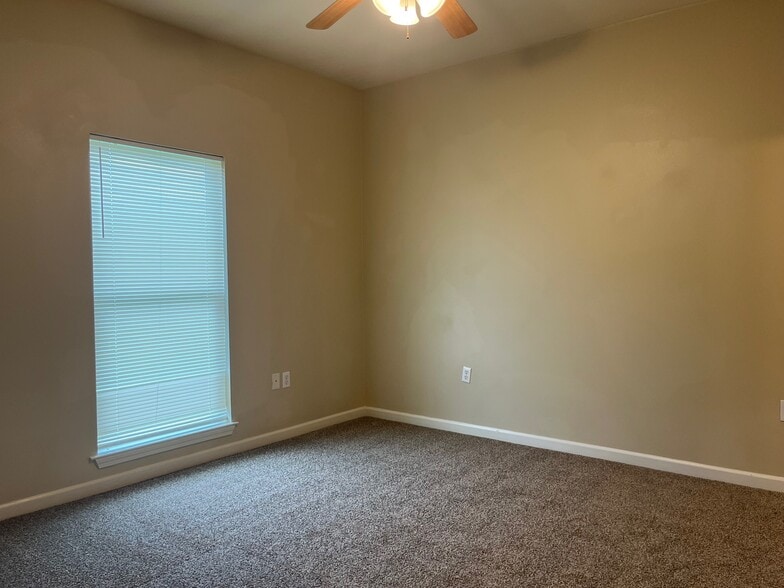 Primary bedroom - 288 Bella Sera Ln