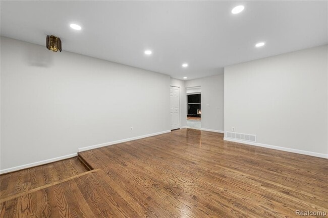 Building Photo - 39327 Timberlane Dr