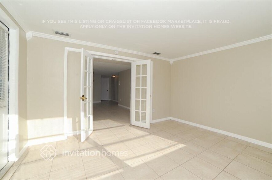 Building Photo - 3910 Glissade Dr