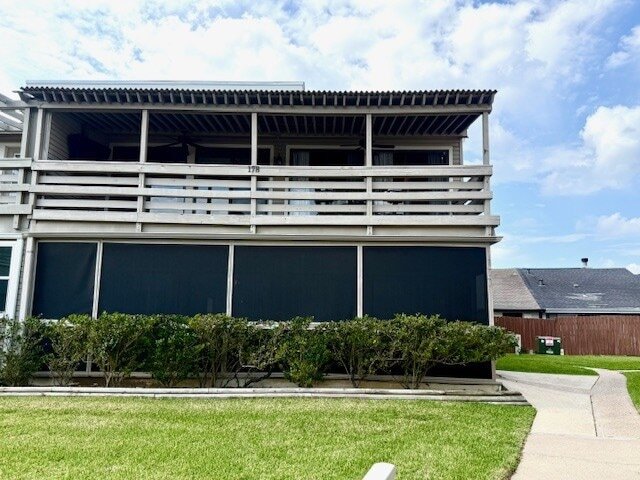 Building Photo - 178 April Point Dr N