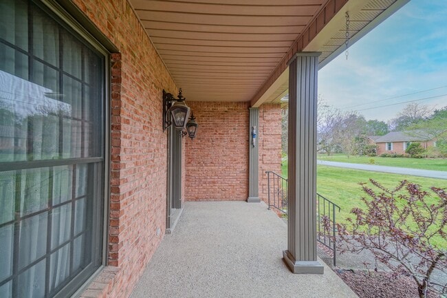 Building Photo - 107 Geers Ct