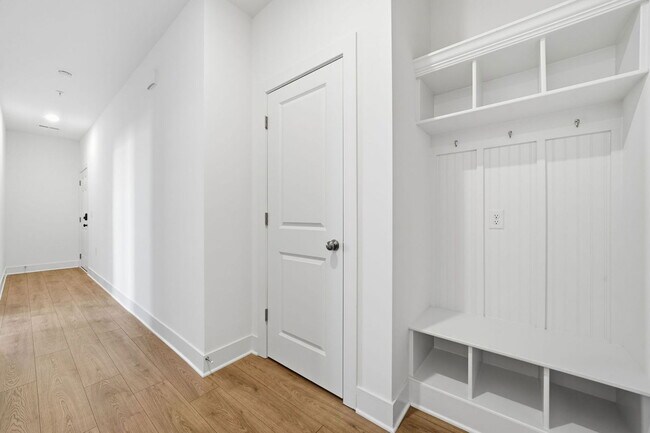 Building Photo - 6911 Cosby Vlg Ter