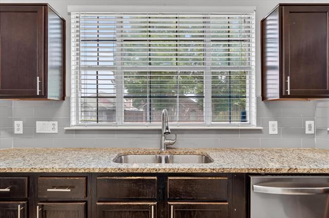 Building Photo - 505 Picketts Dr