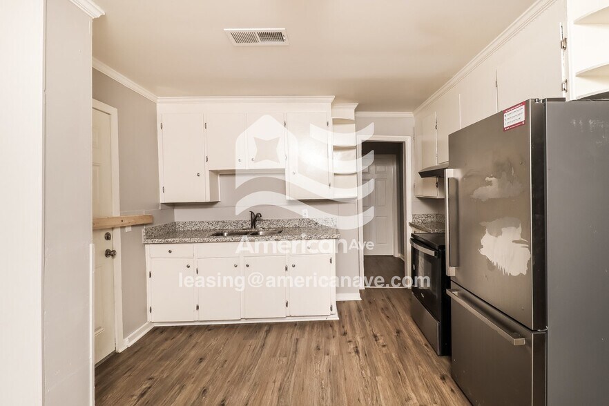 Building Photo - 3815 Newman Ave