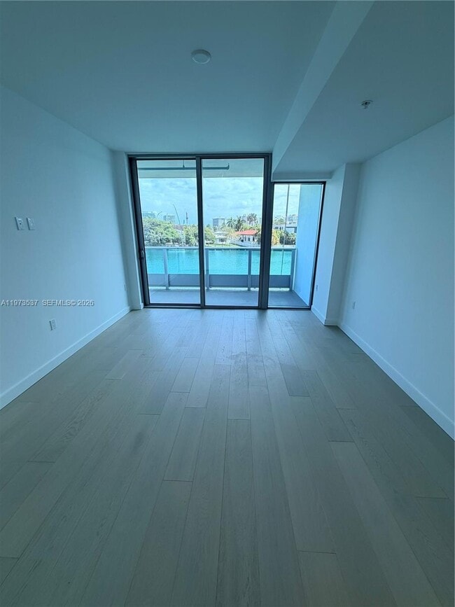 Building Photo - 9201 E Bay Harbor Dr