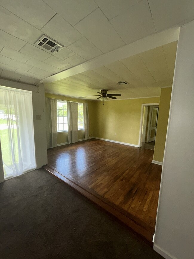 Building Photo - 517 Lakewood Rd