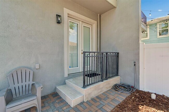 Building Photo - 2113 W Cass St