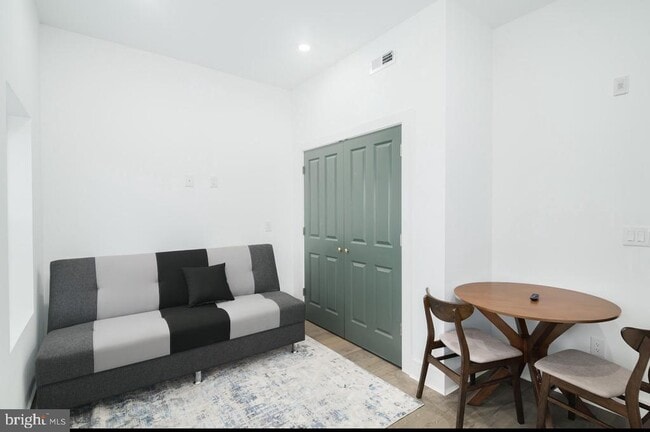 Building Photo - 3127 Richmond St