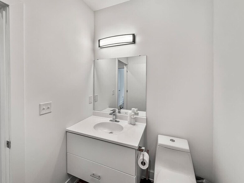 Building Photo - 1214 N American St