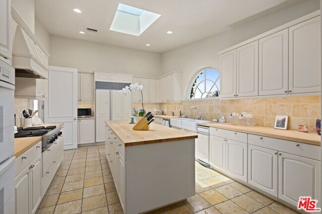 Building Photo - 1634 Gilcrest Dr