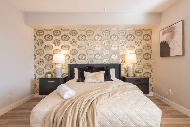 Building Photo - 5924 E Woodridge Dr