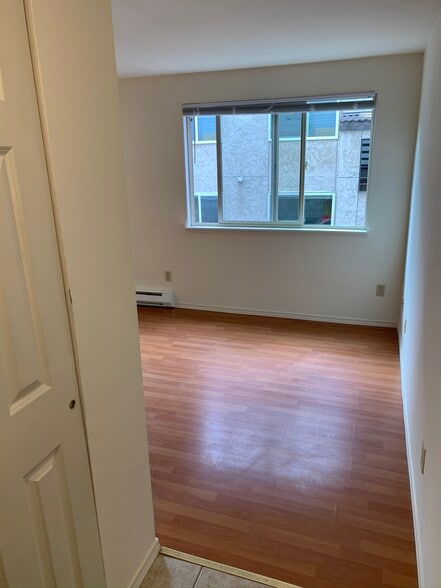 Building Photo - 4230 NE 8th Ave